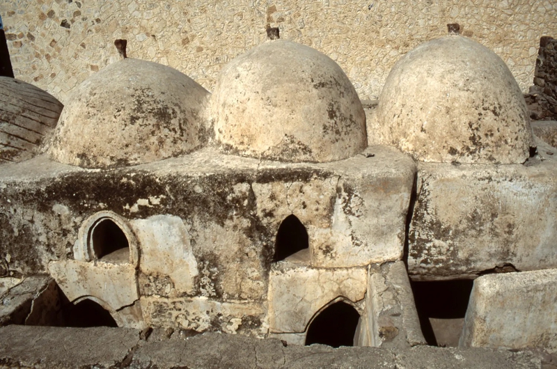 The old Baths beside the Janad Mosque