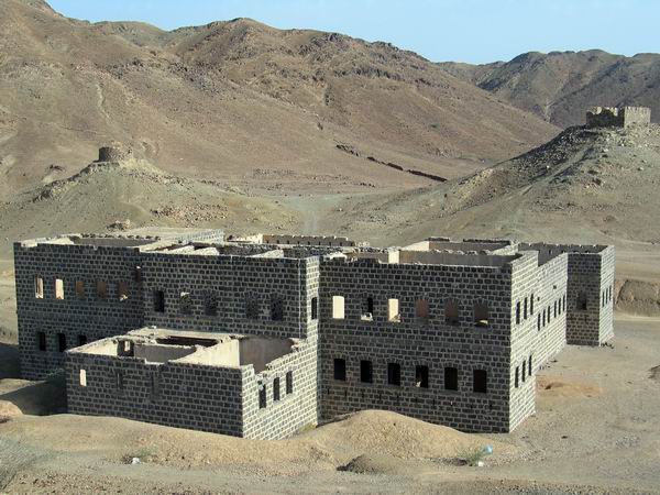 This shows the rear view of the barracks building showing a circular outpost in the middle distance left and the hill top fort in the far distance right. Below: The Muhit Blockhouse 