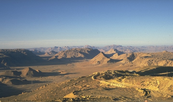 Ras al Naqab is on the edge of a high escarpment where the high desert meets the low desert. This proved to be a challenge for the Hejaz Railway.